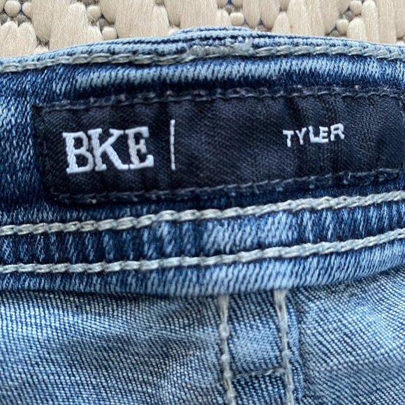 BKE Mens Tyler Bootcut Jean 34x30 (fit 34x29) Light Wash Whiskered Denim Western - Picture 4 of 12